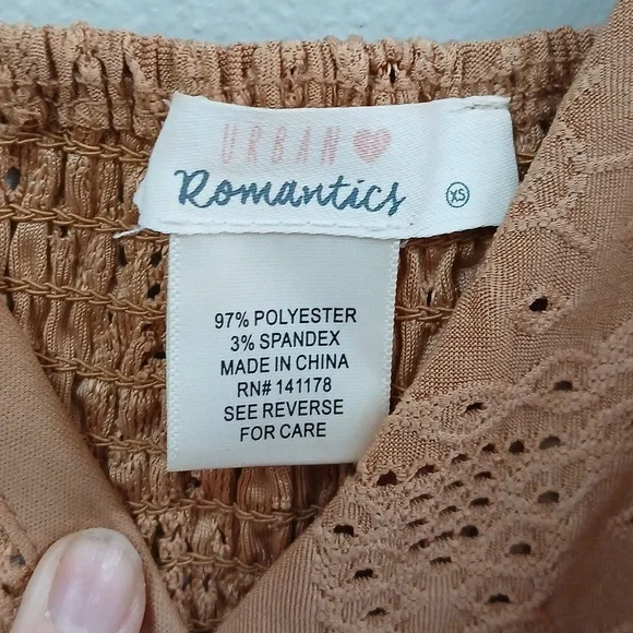 Urban Romantics Crop Top XS eyelet Design - Picture 4 of 6